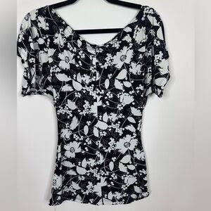 Lipstick Boutique fitted top. Size: S